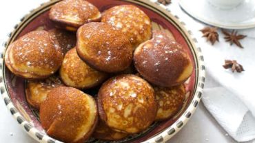 Gastronomía de Madagascar: Mkoary o mofo gasy es un pan leudado elaborado con harina de arroz dulce relleno de coco.