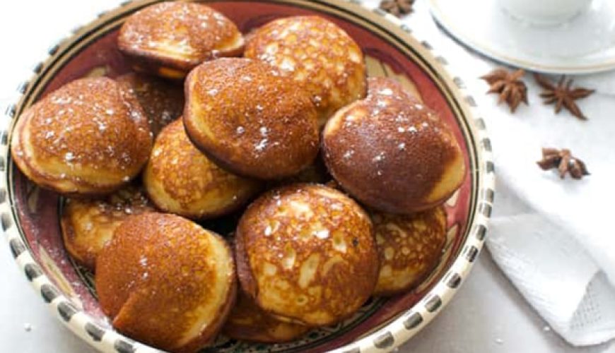 Gastronomía de Madagascar: Mkoary o mofo gasy es un pan leudado elaborado con harina de arroz dulce relleno de coco.