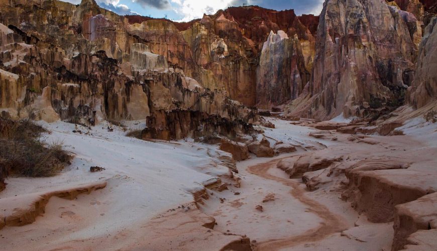Entre los tesoros naturales de Madagascar, el Parque Nacional de' Ankaraelegante.